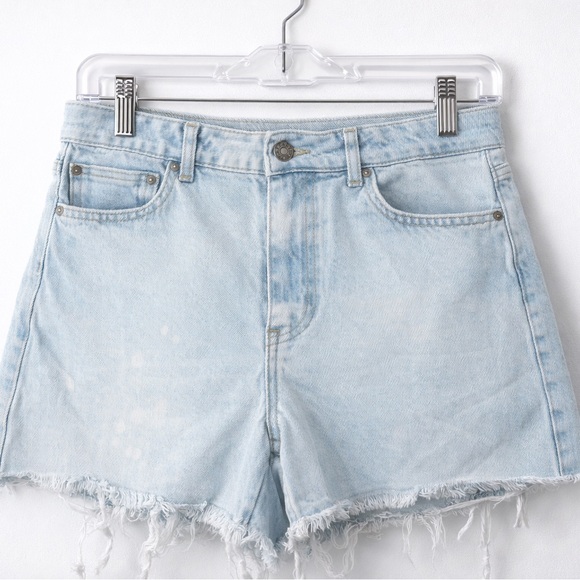 ZARA High Rise Light Wash Distressed Denim Shorts Raw Hem Size 6 - Picture 1 of 4